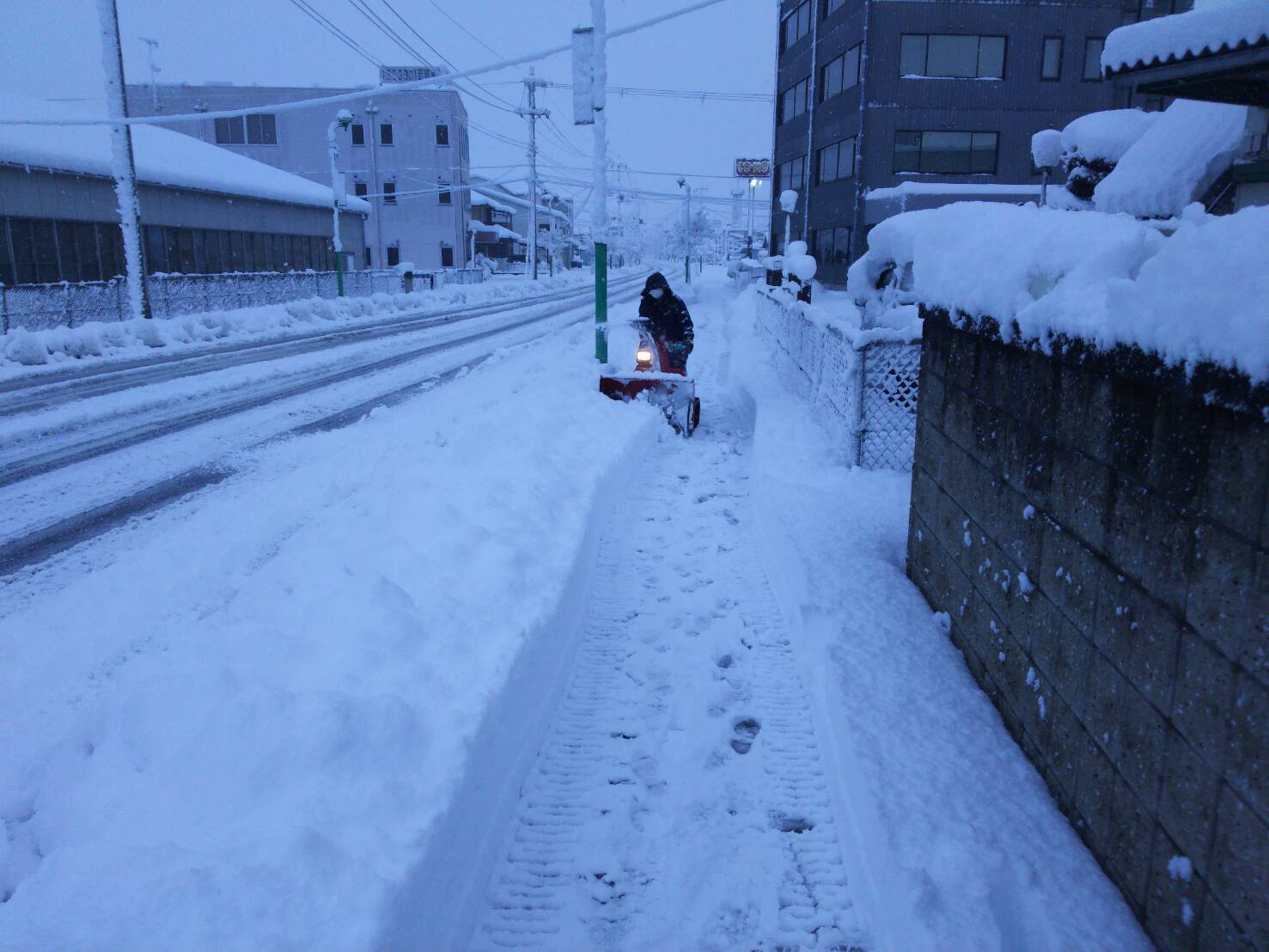 【地域貢献】　雪かき1